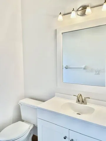 Bathroom 3, pool access