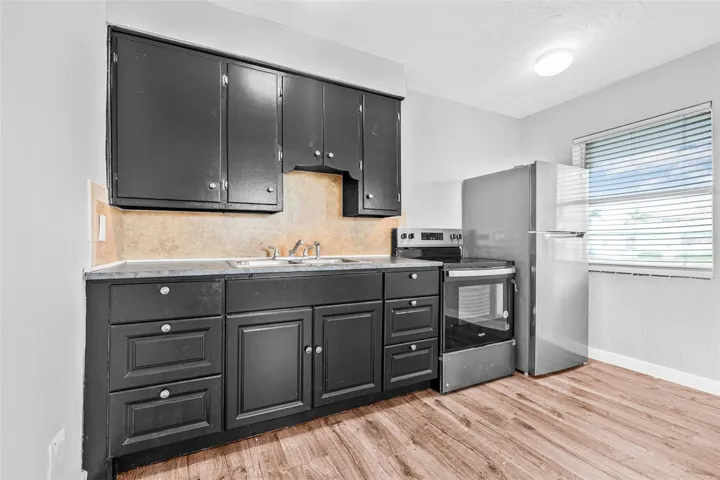 Laminate flooring throughout