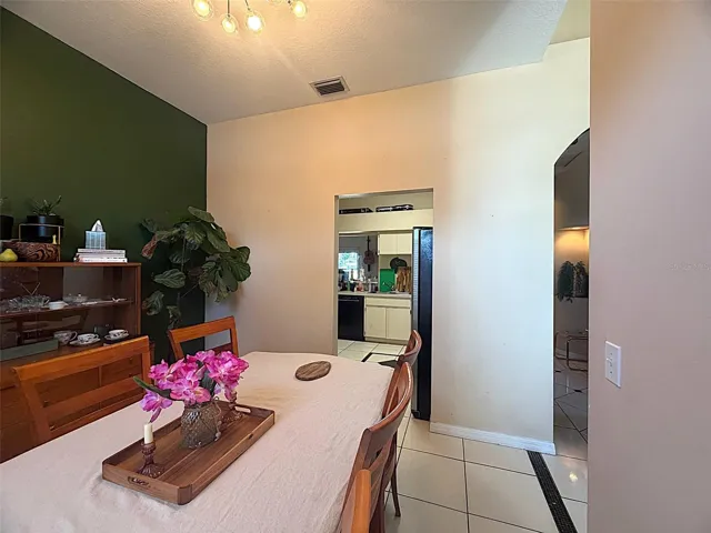 Dining room to kitchen