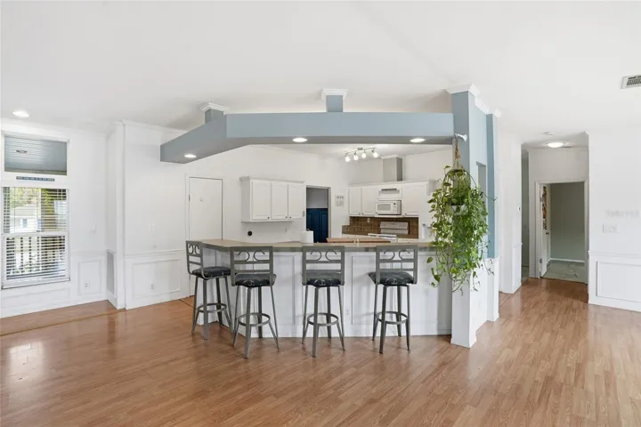 Kitchen /living room area