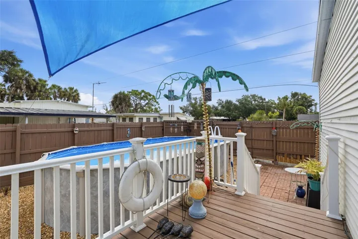 Deck/back yard