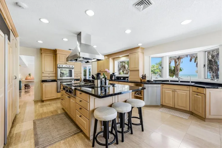 Enjoy cooking while taking in the views of the Gulf