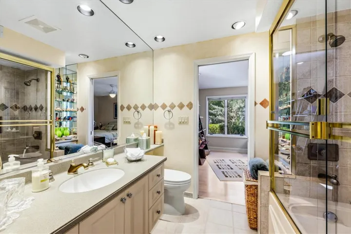 Jack & Jill Bath on 1st floor