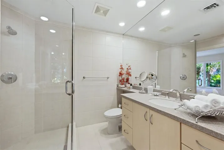 Secondary Master Suite Bath