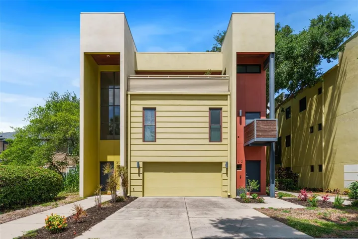 Welcome to 213 S Moody #1 CITY HOME located in the heart of South Tampa!