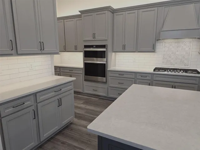lots of cabinets Gas stove top