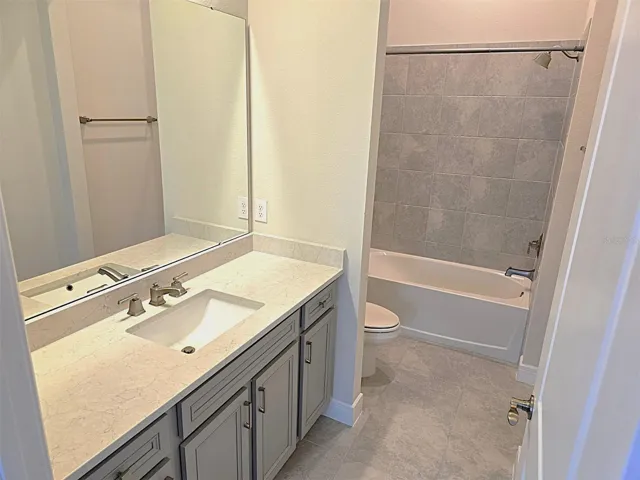 ensuite bathroom 1st bbedroom