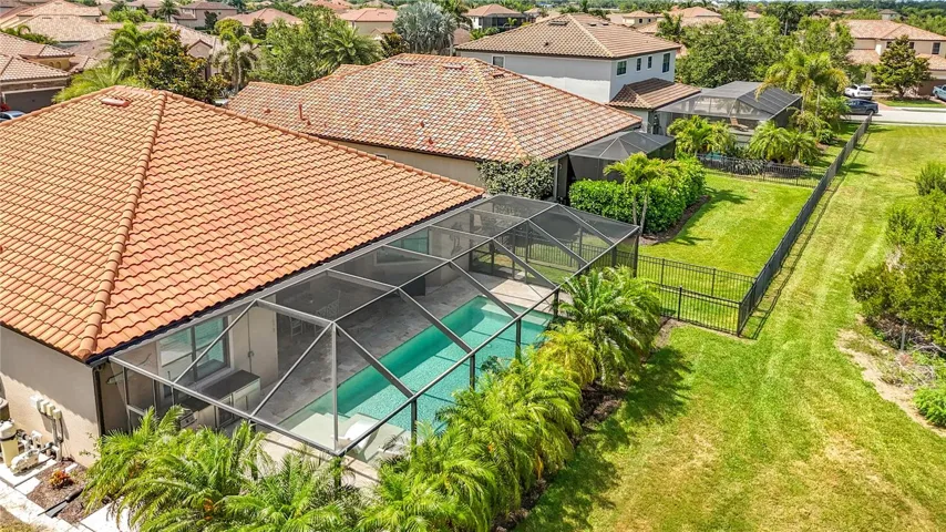 rear view of the caged pool