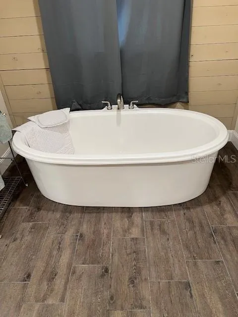 Master BA soaker tub