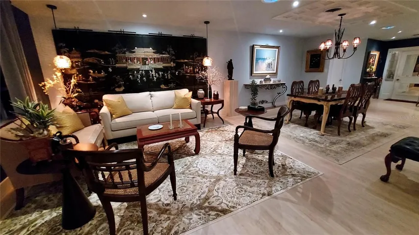 Living Room/Dining Area