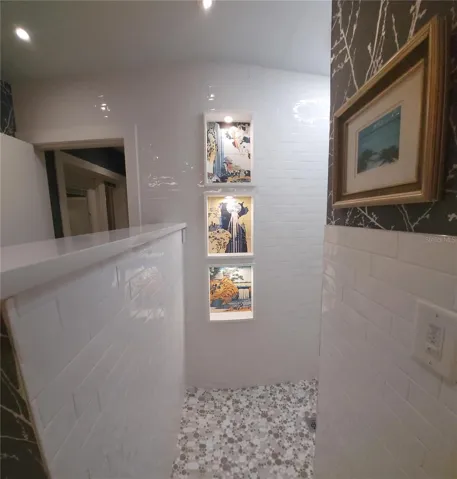 Niche leading into Primary Shower