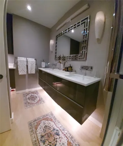 Bathroom for Bedrooms 2 & 3, with tub/shower