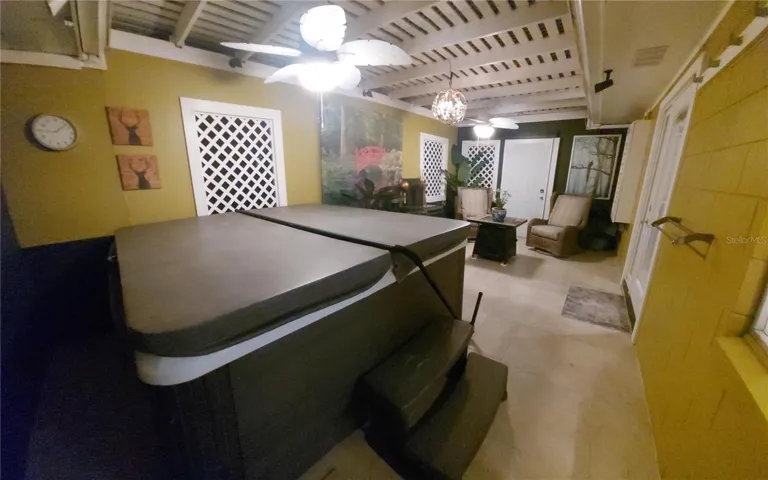 Hottub area porch/room