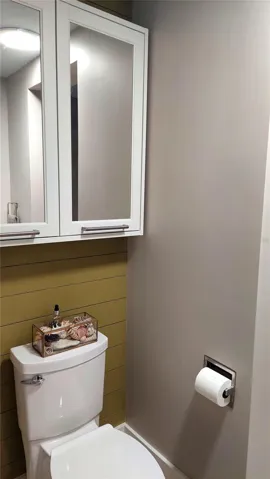 Den Full Bath/Shower