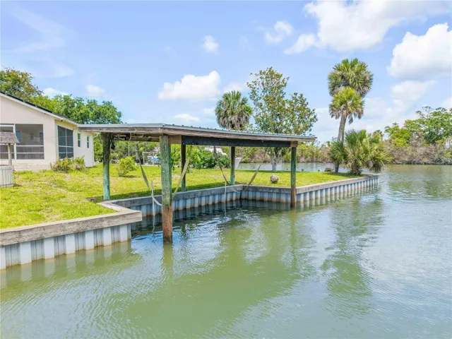 BOAT HOUSE