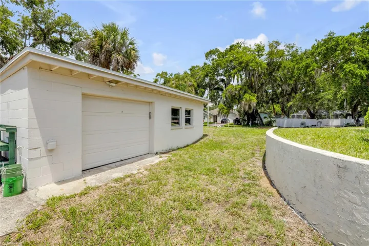 DETACHED GARAGE/WORKSHOP