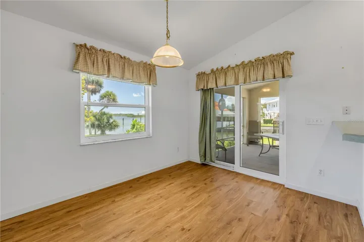 DINING ROOM/BREAKFAST NOOK
