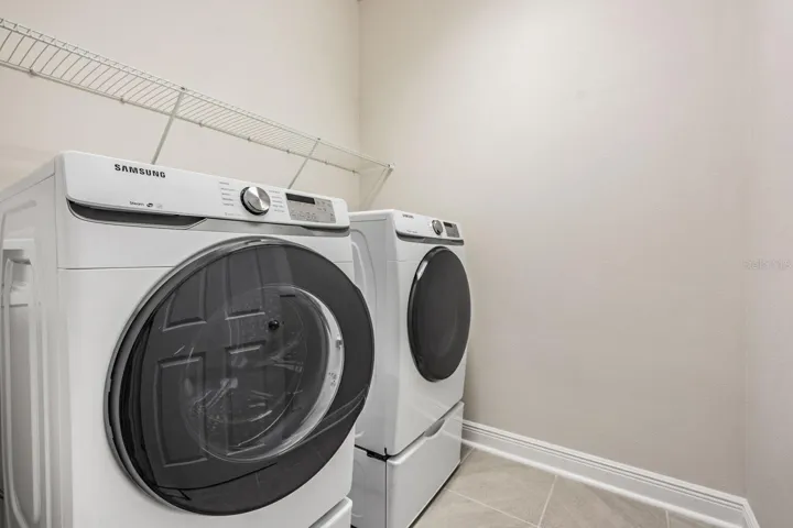 Walk-in laundry room
