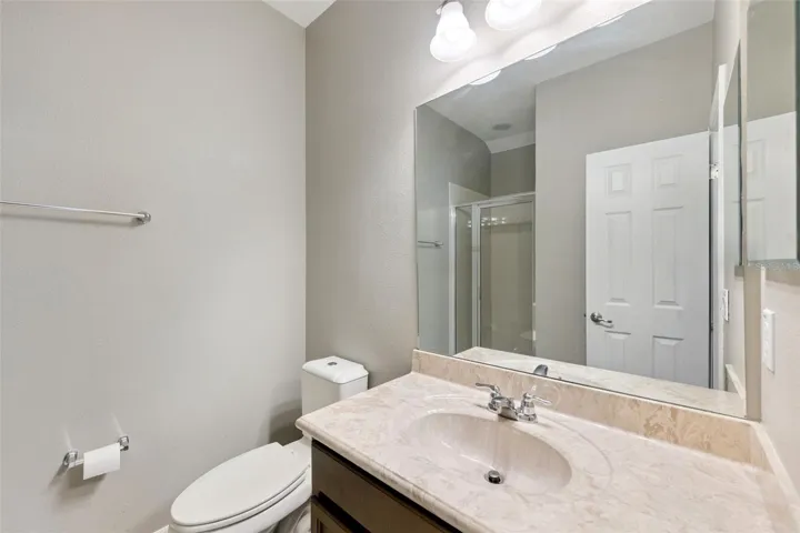 Guest Bath (up stairs)