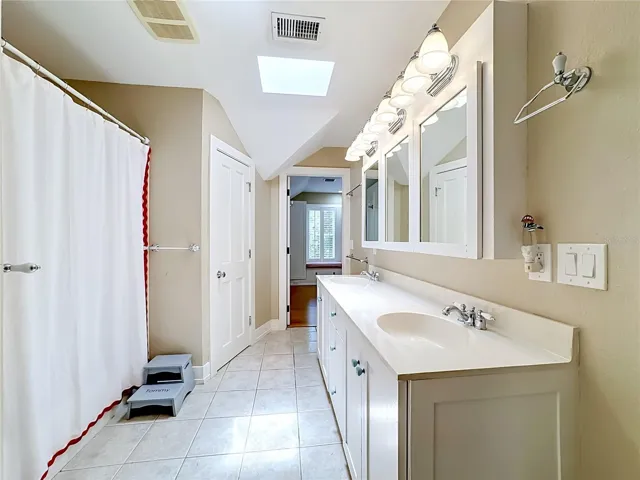 Jack-n-Jill Bath - Second Floor