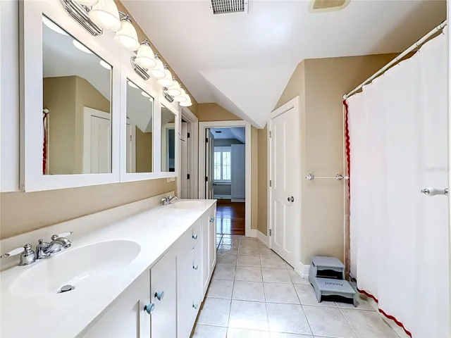 Jack-n-Jill Bath - Second Floor