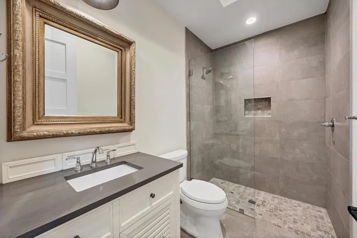 Guest Suite/Office Bath