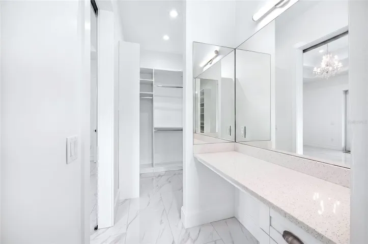 MAKE UP ROOM