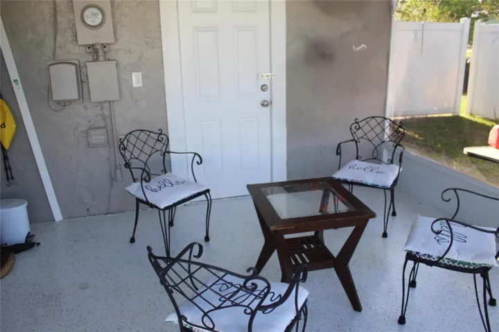 Screened porch 2