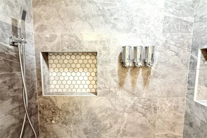 BATHROOM VIEW 4