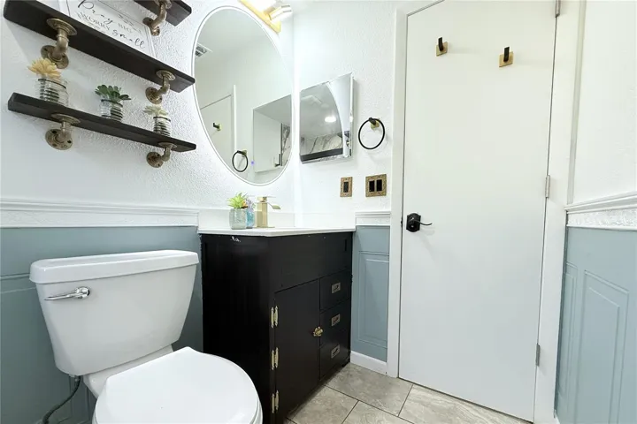 BATHROOM VIEW 9