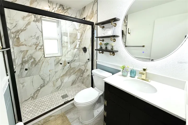 BATHROOM VIEW 7