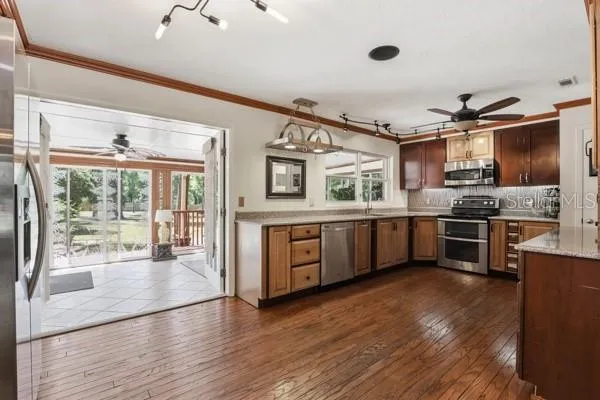 Breakfast area/Kitchen