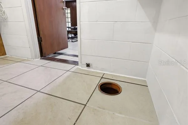Floor safe