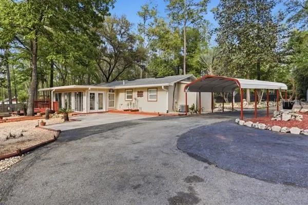 Circular driveway