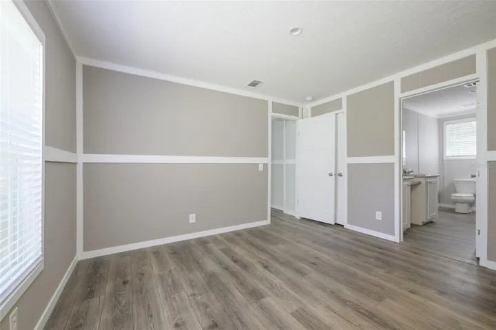 Primary bedroom with walk-in closet, en-suite bathroom