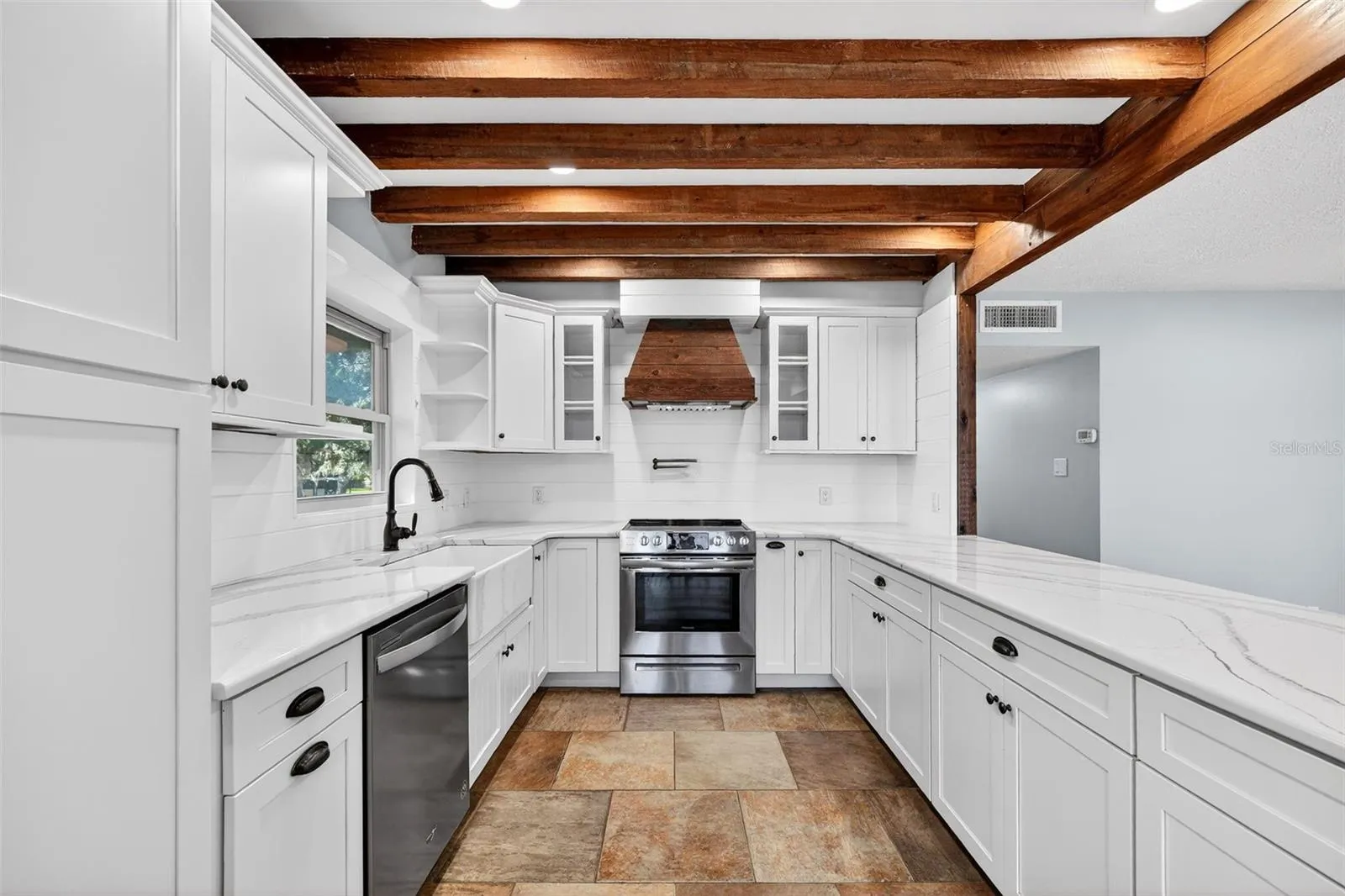 Gas stove/stainless steel appliances and quartz countertops