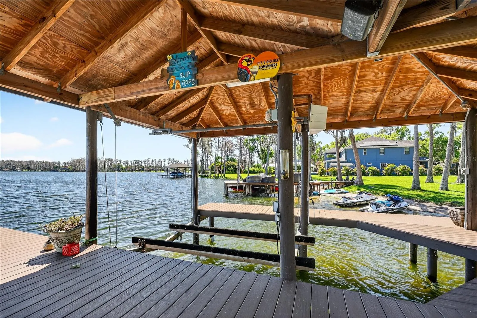 Covered dock with boat lift