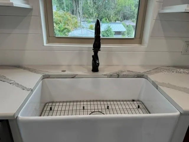 Farmhouse sink