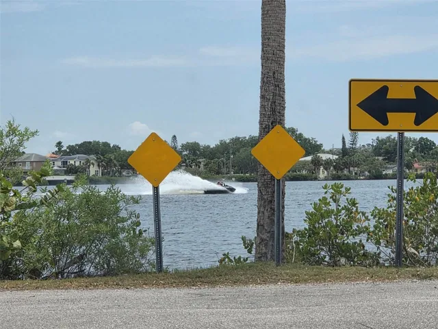 Tarpon Springs BayouAnclote River leads out to the Gulf