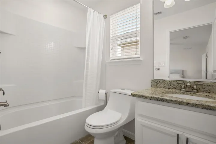 Second master's private bath