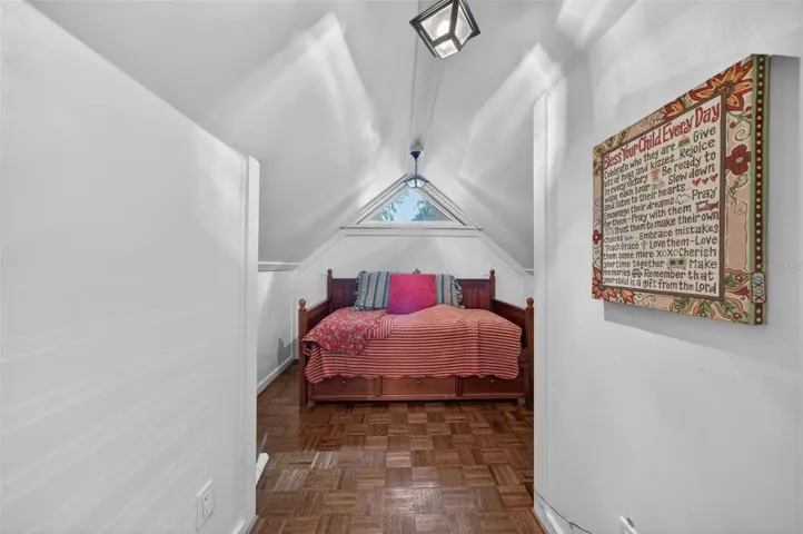 Fifth bedroom