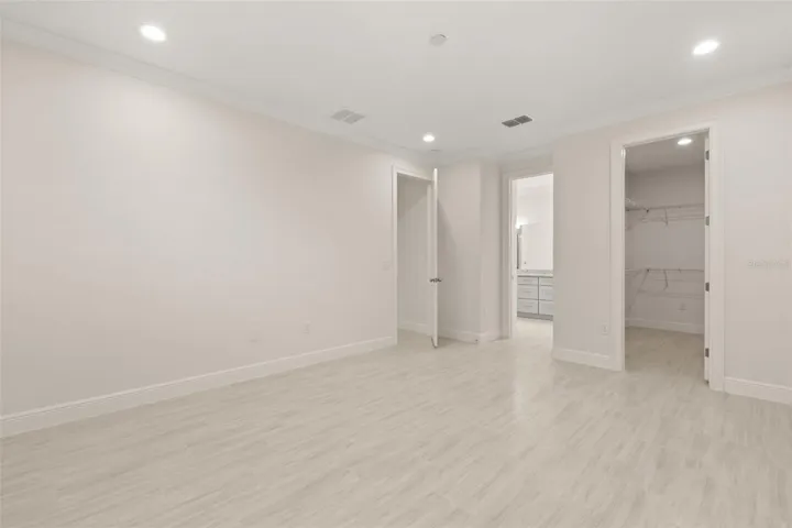 Primary suite with walk in closet