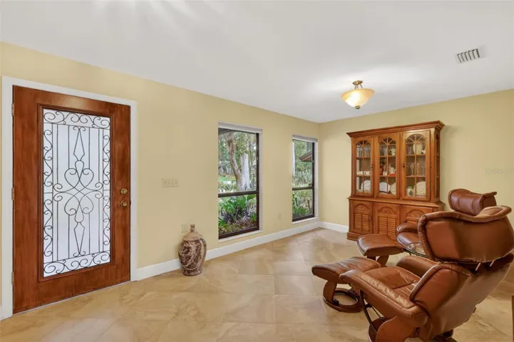 Foyer/living room