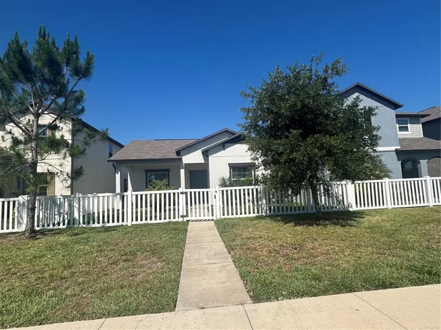 Nice vinyl fence