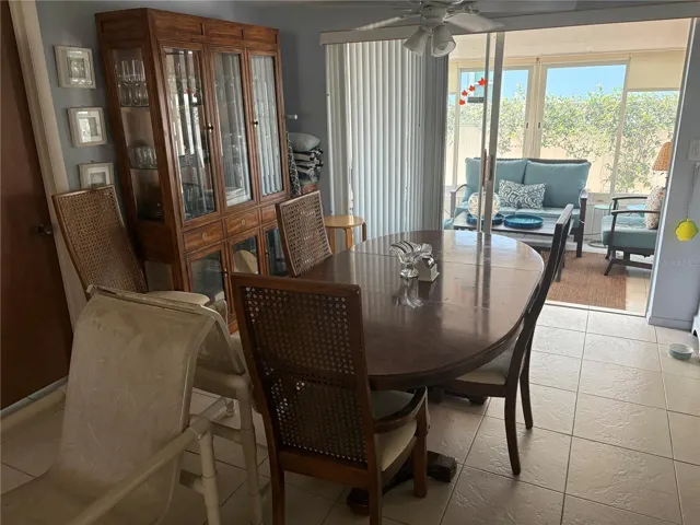 Dining room looking into lanai