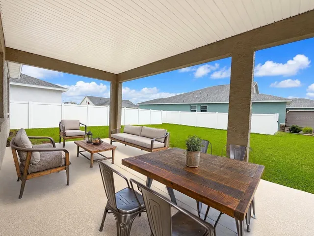 Rear open lanai