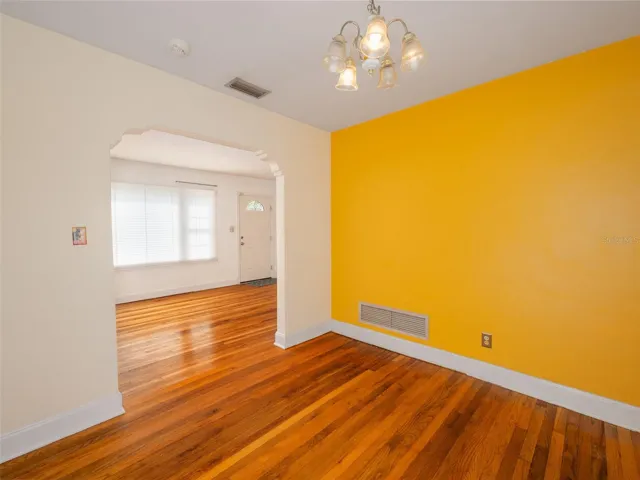 Dining room between living room and kitchen.