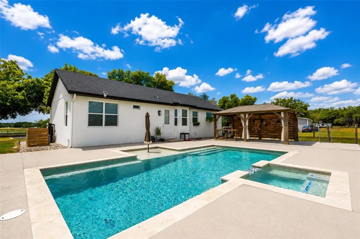 Salt water pool