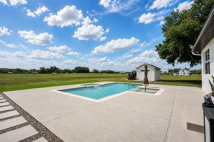 Salt water pool