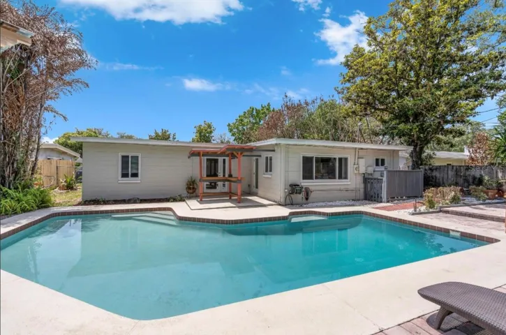pool & patio area